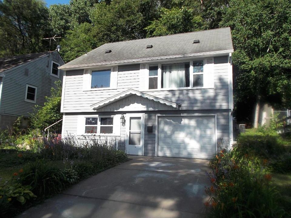 1st image of 750 8th Ave S