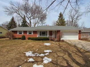 2472 Forestville Dr, Green Bay, WI 54304