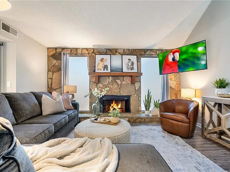 Pam Ln SW — Photo 4