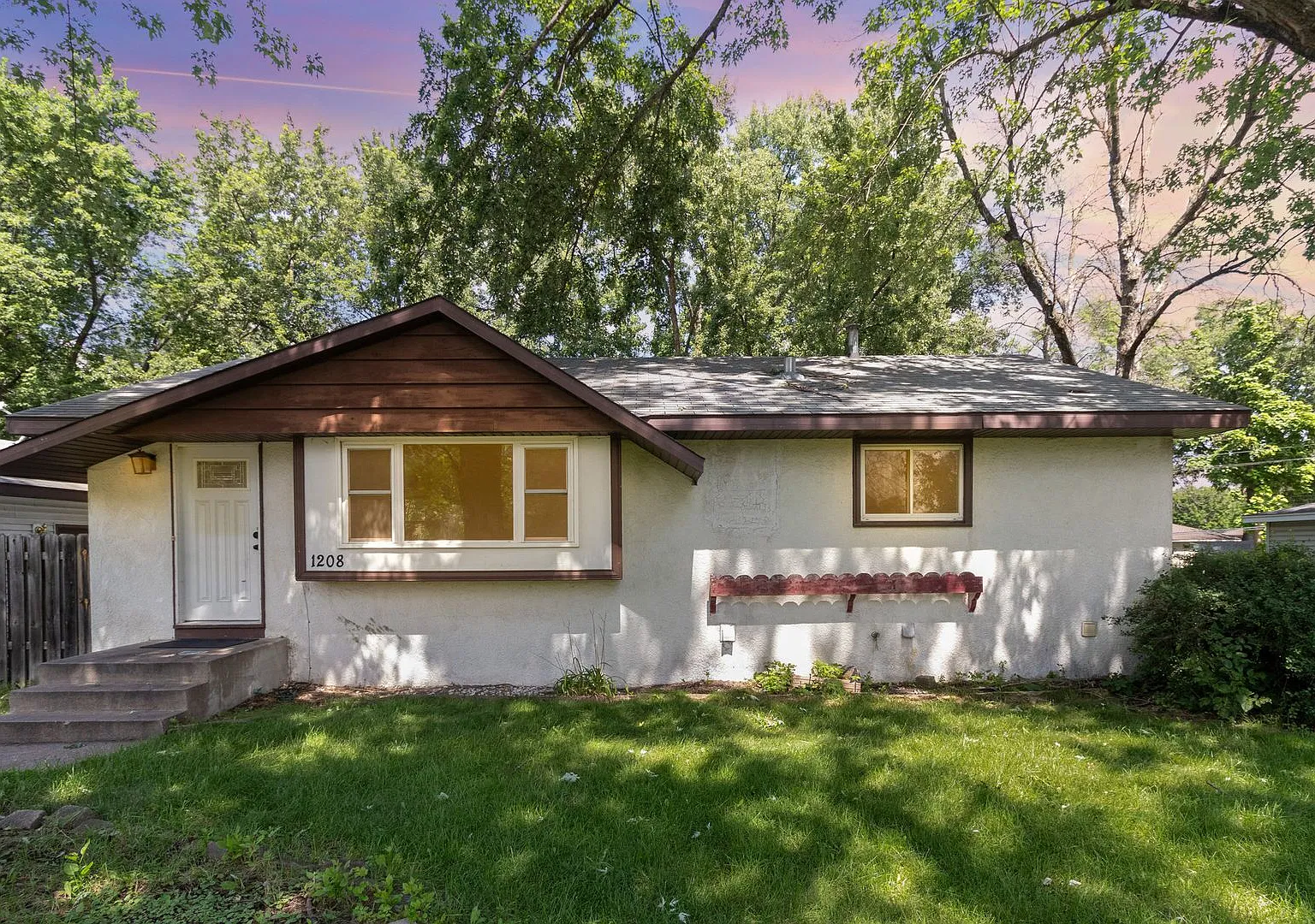 Spacious 5bed|2bath Home w/ Large Backyard & Garage — Photo 1
