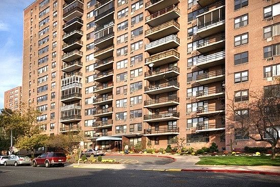 2nd image of 10 Huron Ave #511