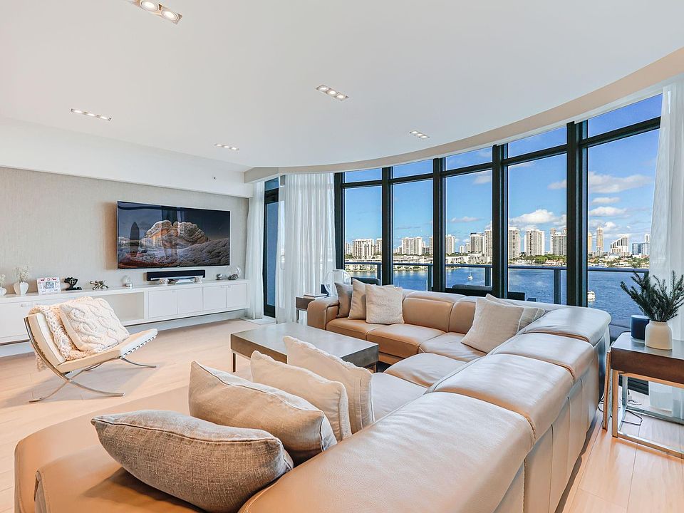 1st image of 17301 Biscayne Boulevard #1011