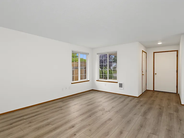 4811 NE 130th Ave — Photo 3
