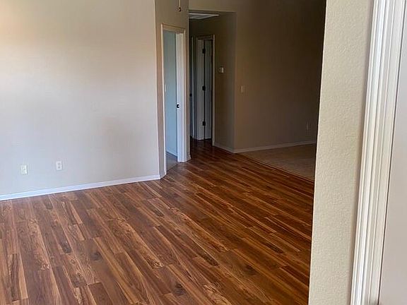 5th image of 2785 N Seneca Ave