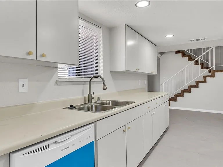 8922 I Ave #3 — Photo 8
