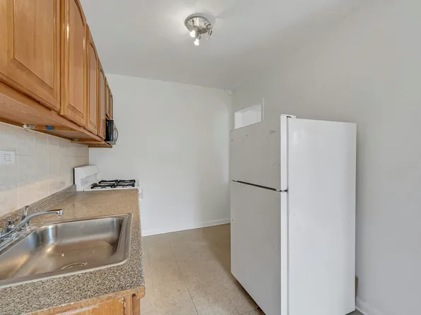 5730 Mosholu Avenue image 8 of 15