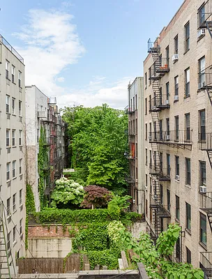 Sold by Compass | media 7