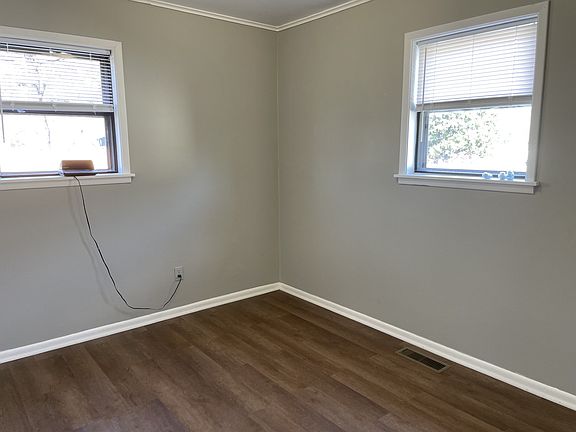 4th image of 549 E Fort Worth Dr S