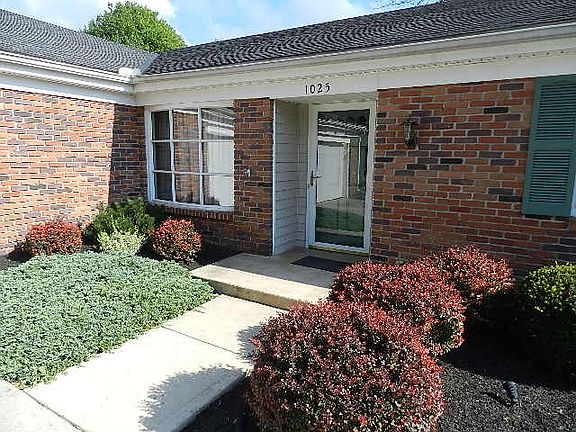 3rd image of 1025 Toulon Ave