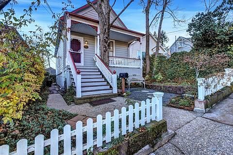 2nd image of 407 Richardson St