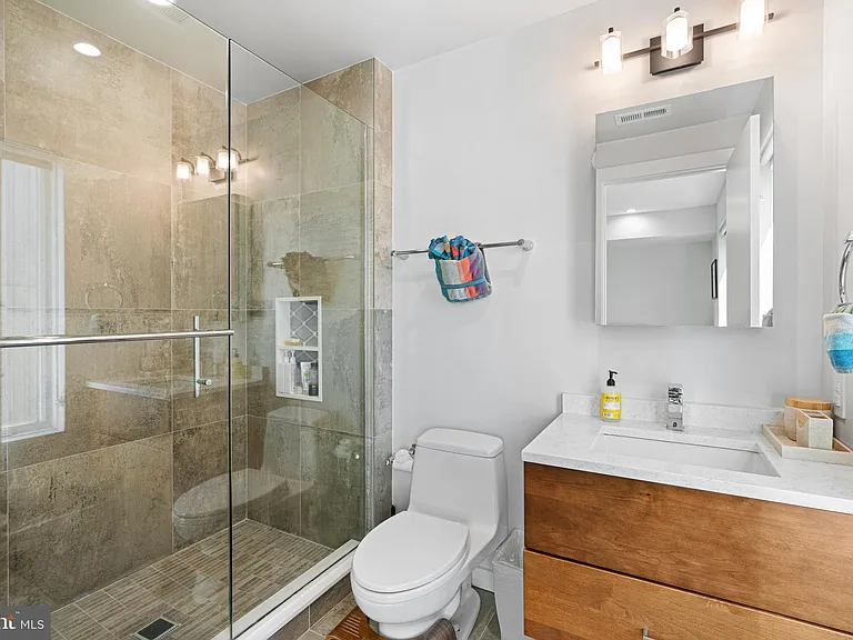 212 N 21st St #1 — Photo 30