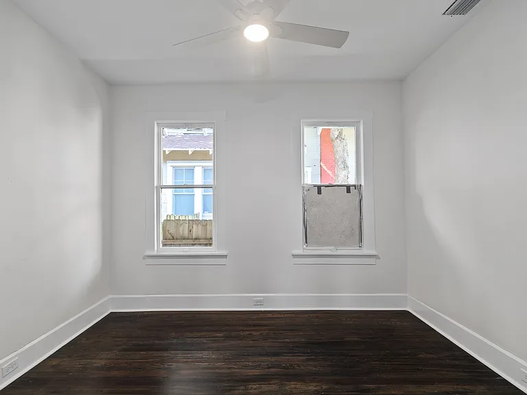 905 E Saint Clair St — Photo 12