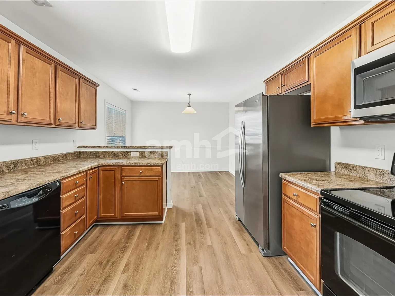 3 bed, 2.0 bath, 1810 sqft, $1,875 — Photo 3
