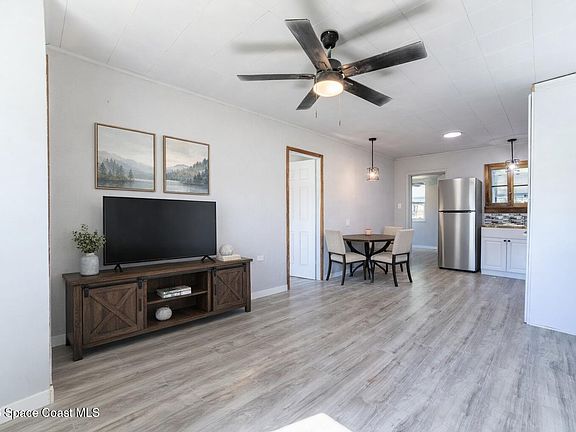 3rd image of 302 W Virginia Dr