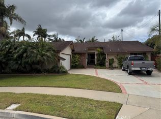 865 Loma Cir, Costa Mesa, CA 92626