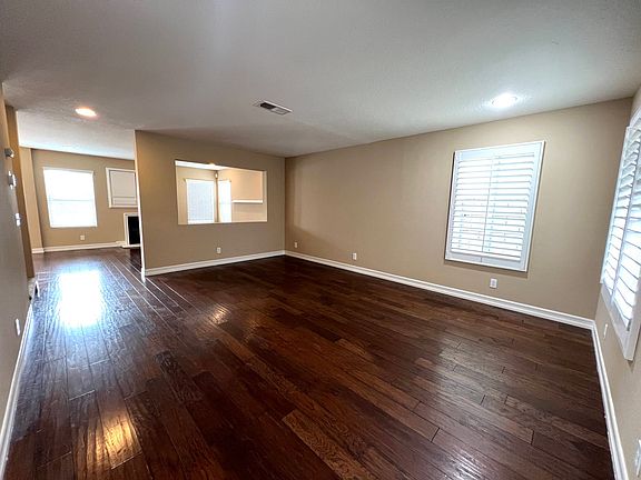 3rd image of 2540 San Saba St