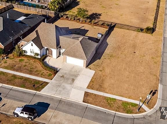 3rd image of 270 Sugarwood Blvd