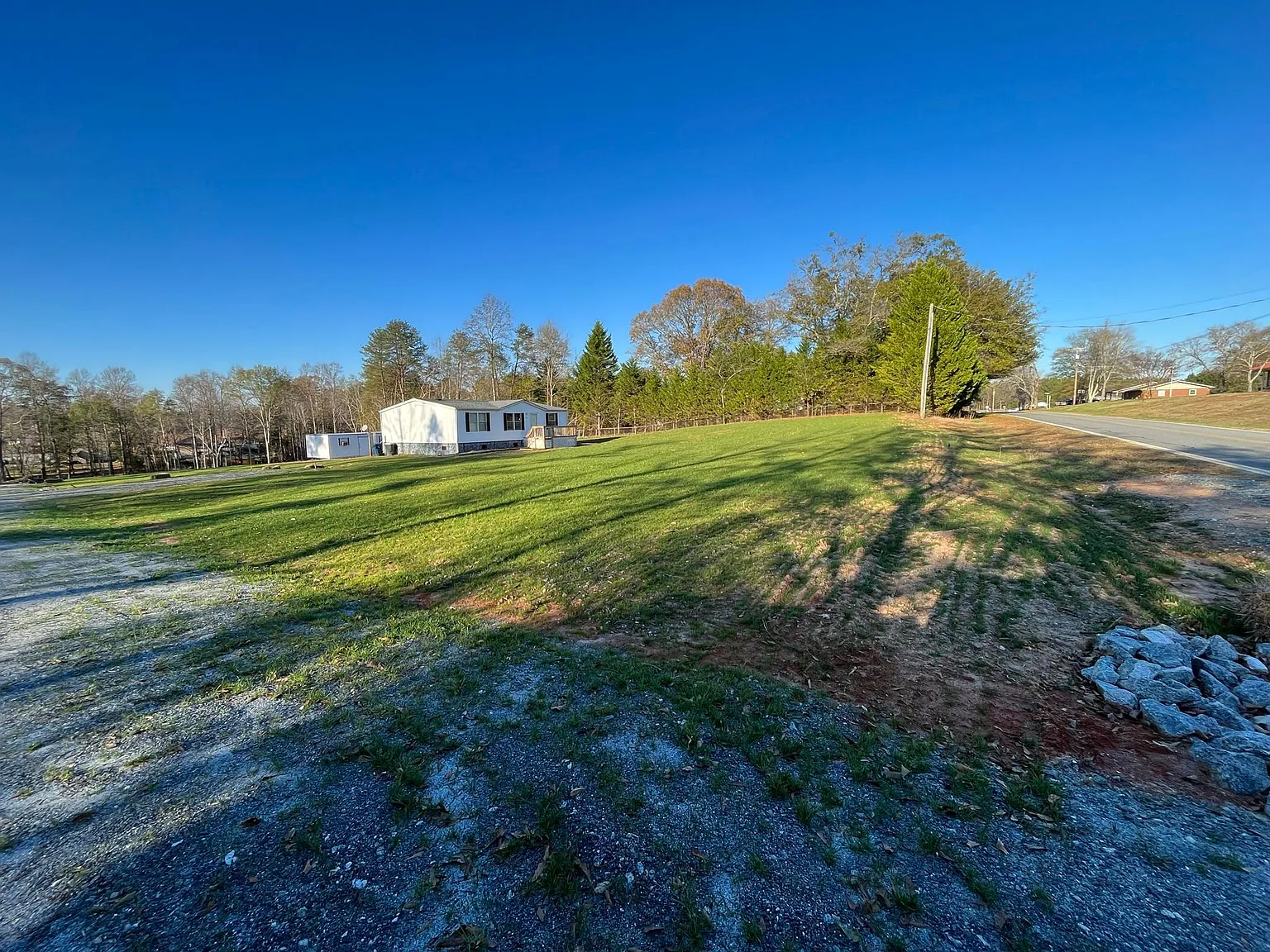 3 bed, 1120 sqft, $1,525 — Photo 3
