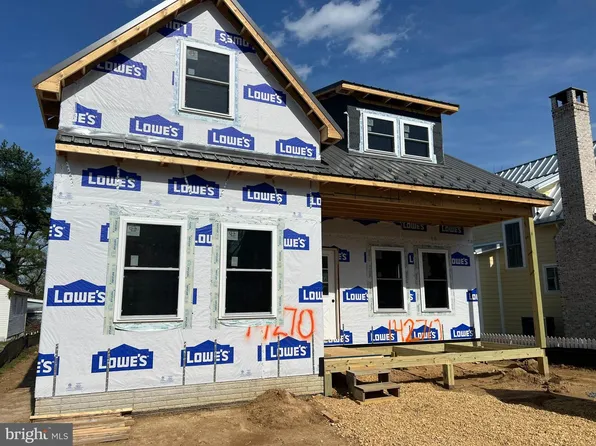 14270 Calvert St, Solomons, MD 20688