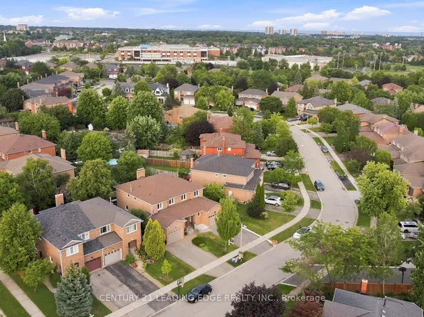 183 Hopewell Rd, Oakville, ON L6H 5Y9
