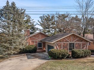 5365 Daniel Dr, Brighton, MI