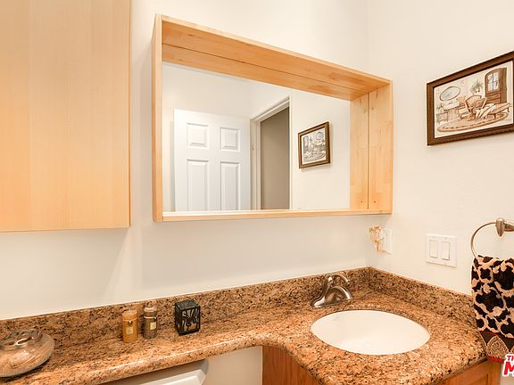3rd image of 5455 Sylmar Ave APT 102