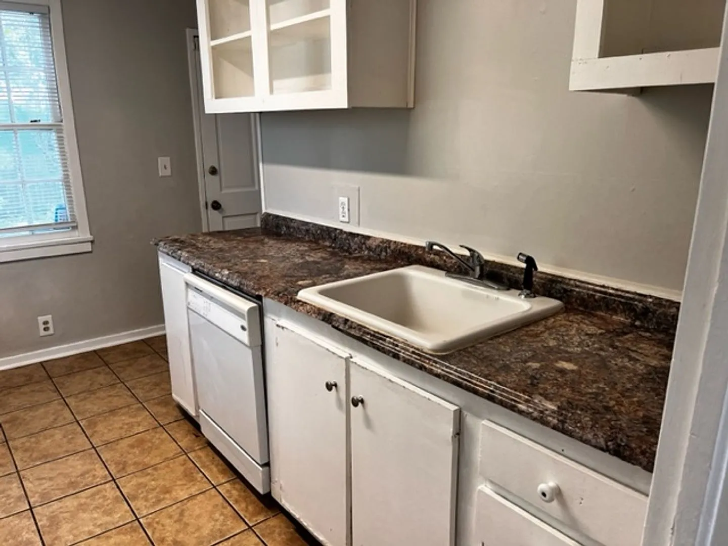Charming 3BR/1BA Home Near VSU w/ Upgraded Kitchen & Hardwood Floors! — Photo 4