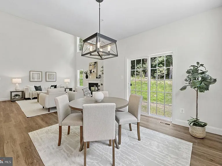 1823 Colt Ln — Photo 9