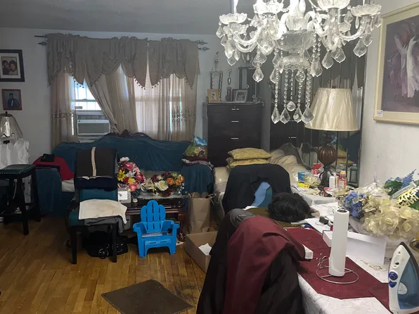 578 Christopher Avenue image 2 of 5