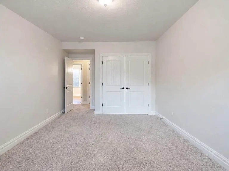 10252 S 3570 W #B — Photo 8