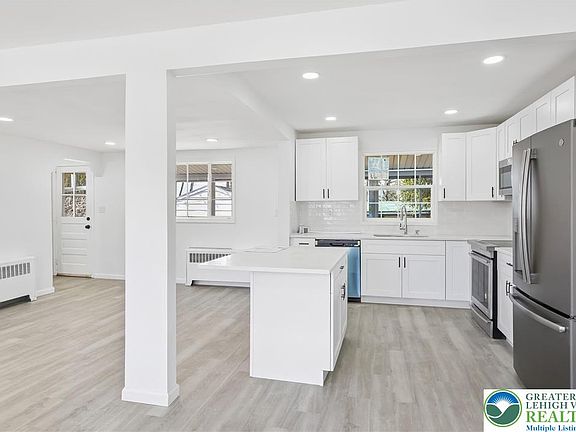 4th image of 935 Buttonwood St
