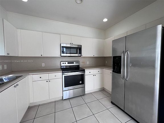 5th image of 3918 SW 157th Ave #225