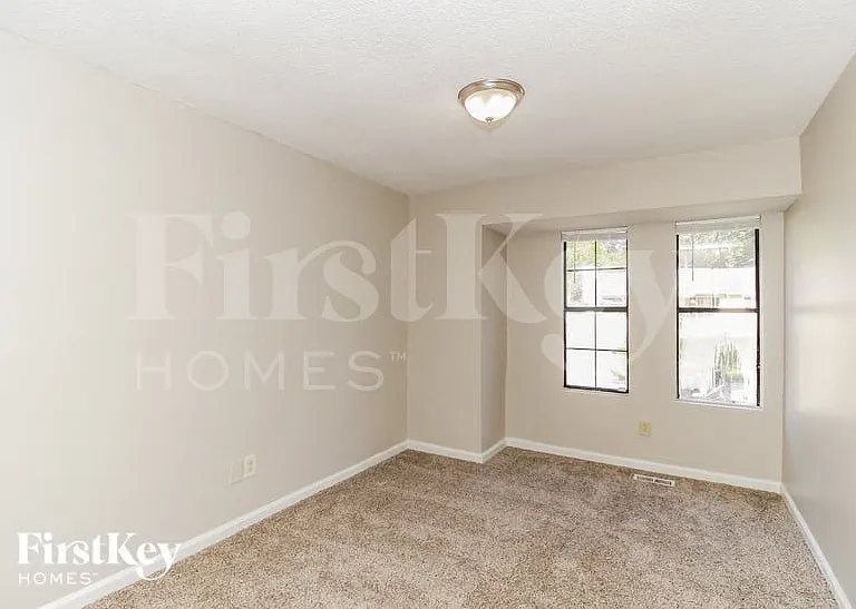 5211 Scarbrough Ln — Photo 12
