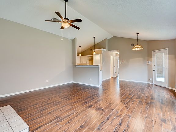 5th image of 212 Teakwood Ln