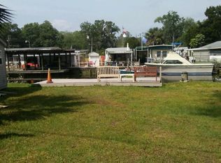 105 Sailboat Ln, Satsuma, FL 32189