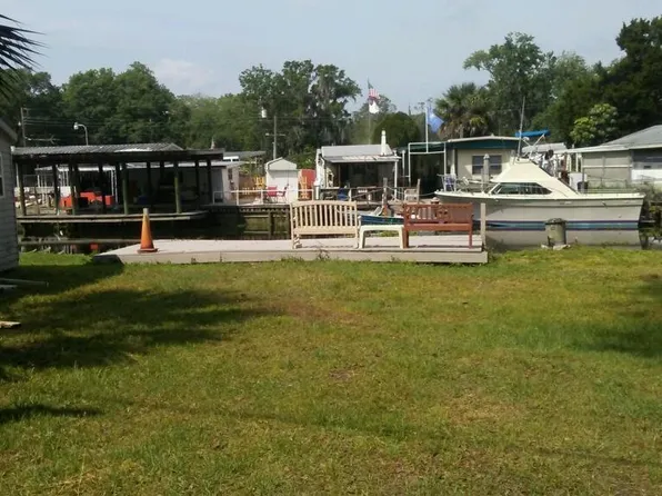 105 Sailboat Ln, Satsuma, FL 32189