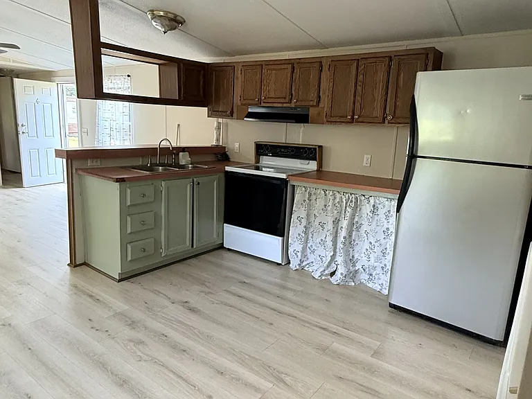284 Speedway Dr — Photo 8