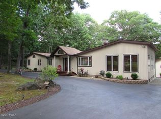 133 Washington Dr, Hawley, PA 18428