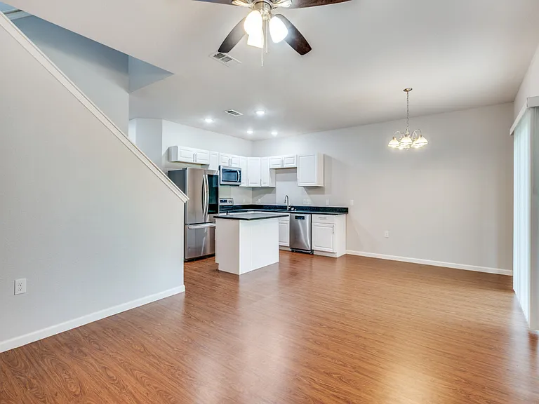 751 Pipeline Ct #A2 — Photo 3
