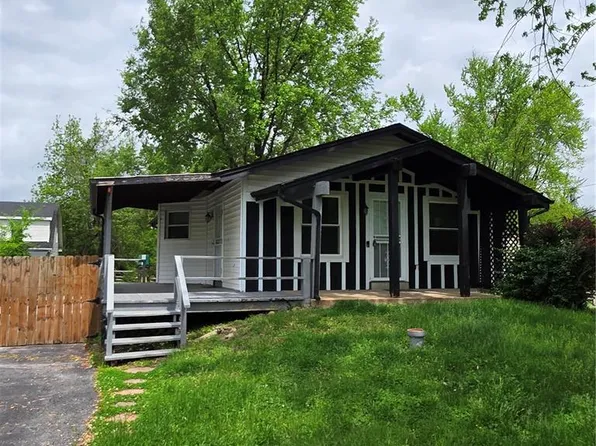 131 Coburg Dr, Saint Louis, MO 63137