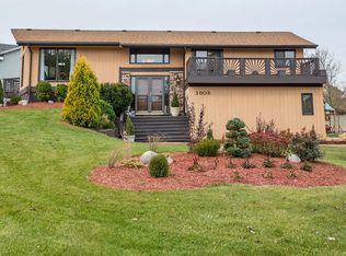 3908 W Sharon Ln, Franklin, WI 53132