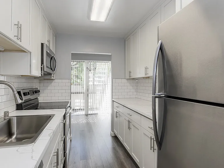 Parksquare Apartments — Photo 8