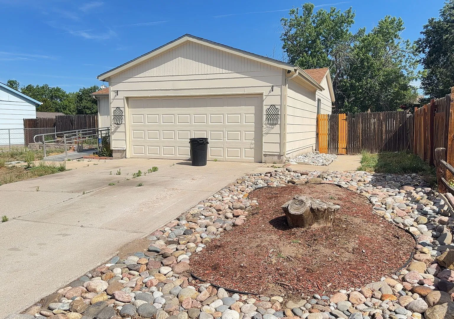 Charming 3 Bed 1 Bath Home — Photo 1