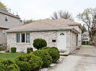 398 Blackhawk Rd, Riverside, IL 60546