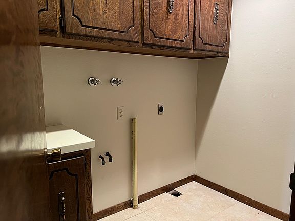 5th image of 1218 HAHN CT