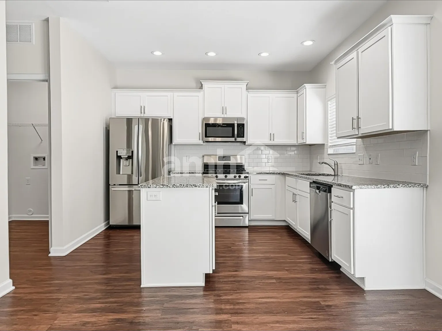 4 bed, 2.5 bath, 2692 sqft, $2,875 — Photo 4