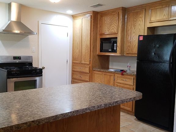 5th image of 1115 Park Ln