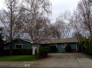 708 W 1st St, Phoenix, OR 97535