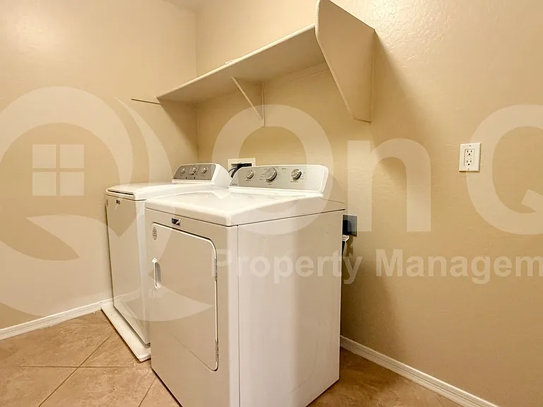 1142 E Sourwood Dr — Photo 24