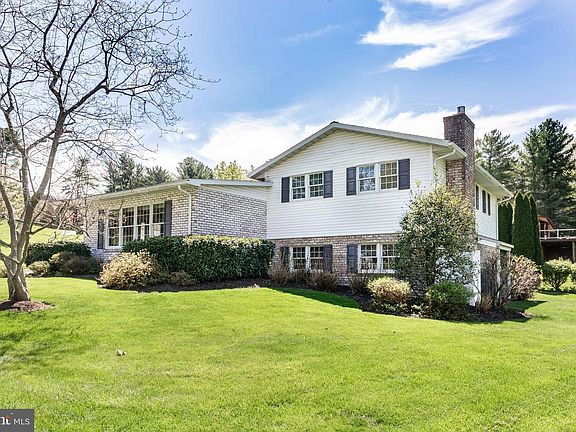2nd image of 832 Winchester Dr